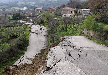 Sesuvy pdy u sicilskho msta San Fratello (15. nora 2010)