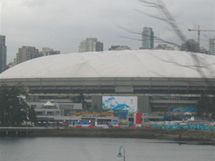 Sky Train - pohled ze soupravy na BC Place 