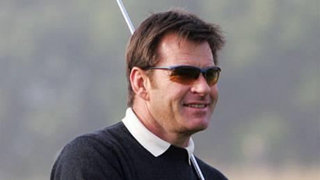Nick Faldo se loni stal teprve druhým profesionálním golfistou, kterého britská královna pasovala na rytíe. Prvním byl v roce 1988 Henry Cotton