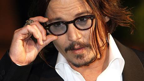 Londnsk premira filmu Alenka v i div - herec Johnny Depp