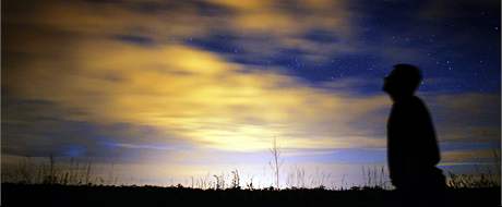 Obloha zneitná svtlem noní Jihlavy. Ilustraní foto
