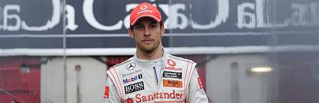 JAKO DOMA. Jenson Button, nováek týmu McLaren, pi testech v Barcelon.