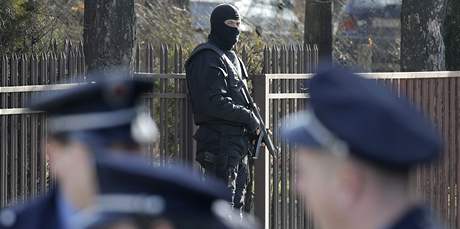 Policie prohledala dm Ratka Mladie v Blehradu (23. nora 2010)