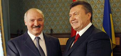 Ukrajinsk prezident Viktor Janukovy s bloruskm prezidentem Lukaenkem