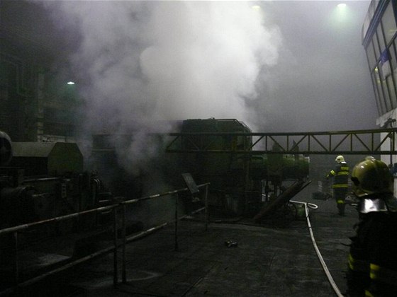 Poár oleje pod kovacím strojem v kladenské huti (19.2.2010)