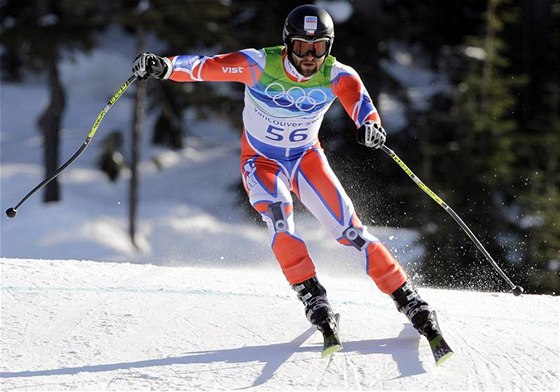 eský reprezentant Martin Vráblík na trati olympijského závodu v superobím slalomu.