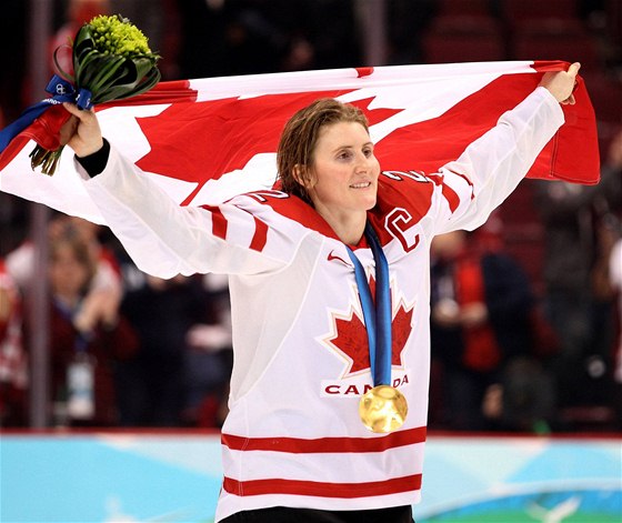 Kapitánka olympijských vítzek Hayley Wickenheiserová je nejslavnjí velvyslankyní enského hokeje.