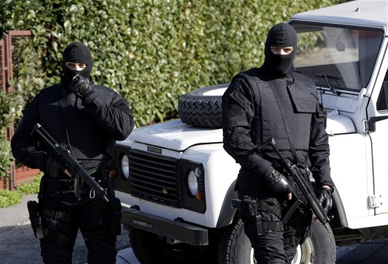 Policie prohledala dm Ratka Mladie v Blehradu (23. února 2010)