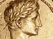 Julius Caesar na dobov minci