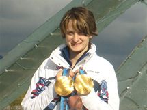 Martina Sblkov s medailemi u olympijskho ohn. 