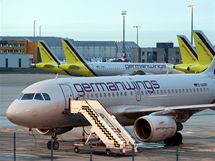 Letadla spolenosti Germanwings ekaj na letiti v Colognene-Bonn. 