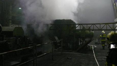 Poár oleje pod kovacím strojem v kladenské huti (19.2.2010)