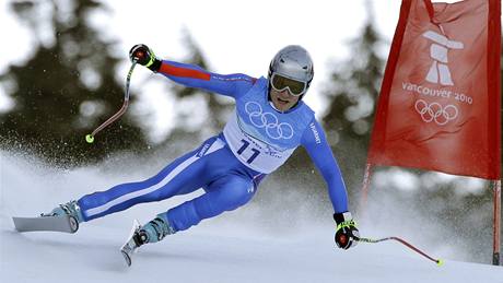 Julien Lizeroux projídí brankou v první ásti olympijské kombinace-  sjezdu na ZOH ve Vancouveru.