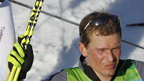 STÍBRO. Nmec Tobias Angerer se raduje z druhého místa ve skiatlonu.