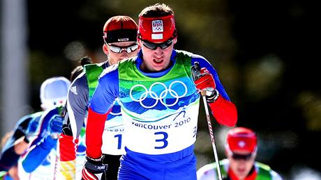 Luká Bauer na olympiád ve skiatlonu dlouho vedl, ale nakonec dobhl sedmý.