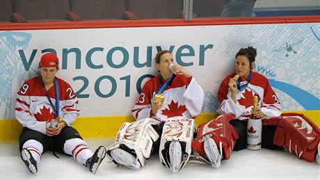 Kanada má první hokejové zlato z domácí olympiády. Te vichni ekají, e enský úspch zopakují i mui.