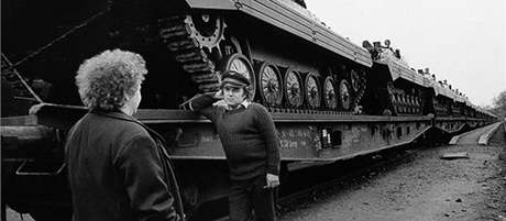 Odchod sovtskch vojsk z eskoslovenska v letech 1990 a 1991.