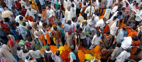 Hinduistické svátky a festivaly navtvují davy indických vících. Ilustraní foto