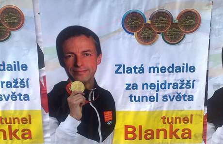 V Praze se objevily pedvolebn plakty, ker to na praskho primtora a dvojku kandidtky ODS Pavla Bma