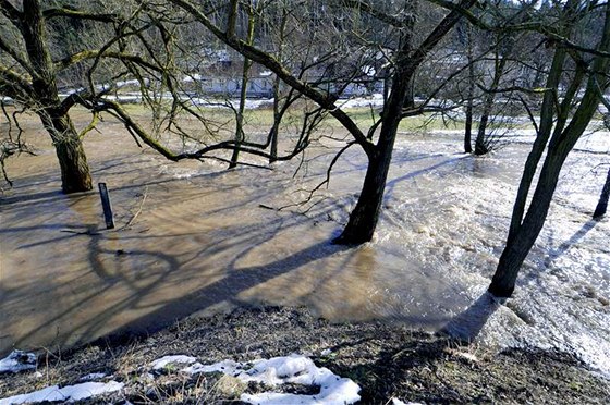 Zvýená hladina eky Tebvky na umpersku. (1. bezna 2010)