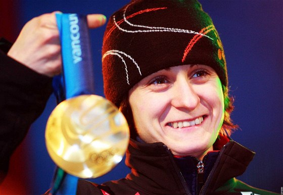 Martina Sáblíková se zlatou medailí pi oslav olympionik z Vancouveru na Václavském námstí.