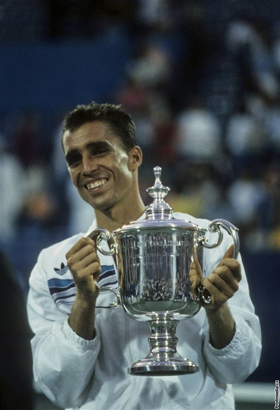 UML TO. Ivan Lendl rád sbíral trofeje, tohle je pohár z US Open 1987.