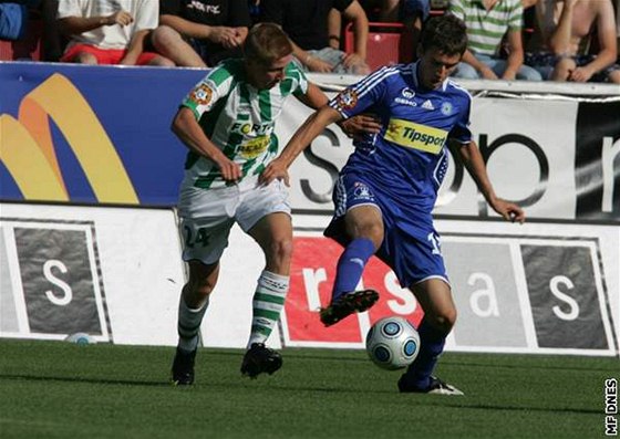 Tomá Hoava (vpravo) v utkání proti vrovickým Bohemians.