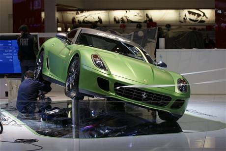 Autosalon eneva - hybridn Ferrari 599 GTB