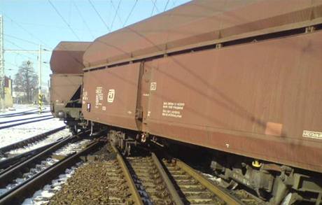 Vykolejen nkladn vlak v Lovosicch zpsobil na koridoru kodu 20 milion korun.
