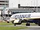 Letadlo spolenosti Ryanair na letiti v Manchesteru. Ilustraní foto
