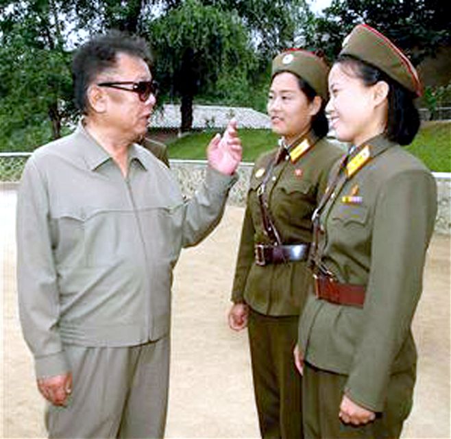 Kim ong-il má kolem sebe rád krásné eny.