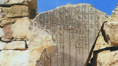 Náboenské texty v hrobce královny Behenu v Egypt