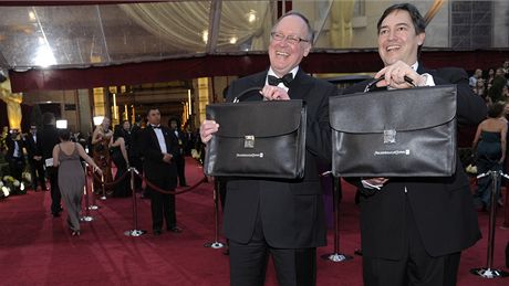 Oscar 2010 - Rick Rosas a Brad Oltmanns ze spolenosti PriceWaterhouseCoopers (PWC) jsou jediní, kdo znají výsledky soute 