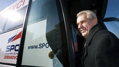 Volební kampa Strany práv oban Milo Zeman odstartoval pedstavením nového autobusu Zemák, s ním zane od pondlí objídt republiku.