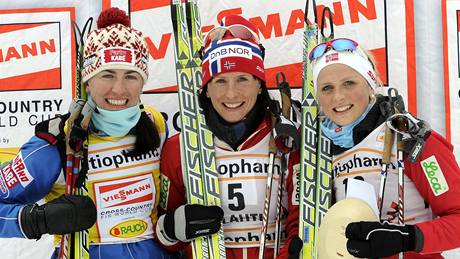 Nejlepí ze skiatlonu v Lahti (zleva): Justyna Kowalczyková,  Marit Björgenová a Therese Johaugová