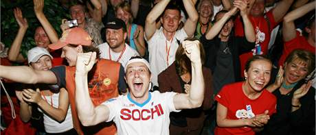 Takto Rusové slavili volbu Soi jako poadatelského msta pro olympijské hry v roce 2014. (5. ervence 2007)