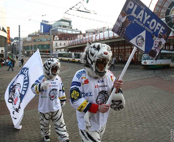 Maskoti libereckých hokejist zvali fanouky na odvetná utkání play-off proti Plzni
