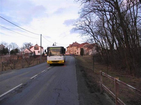 idi autobusu v Lechovicích srazil koláka, který mu vbhl pod kola