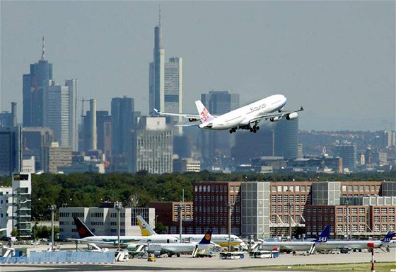 Letadla budou moci na nejvtím nmeckém letiti ve Frankfurtu nad Mohanem letát jen od 5:00 do 23:00.