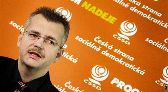 Jaroslav Tvrdík se v minulosti podílel na kampani SSD, pátelil se spíe s Michalem Hakem, nyní se pesouvá k premiérovi Bohuslavu Sobotkovi.