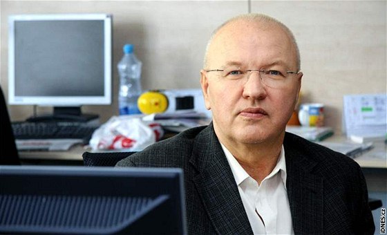 Docent Jaromír Musil pi online rozhovoru na iDNES.cz. (18. bezna 2010)