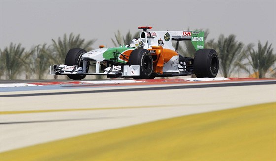 RYCHLÝ JAKO BLESK Z INDIE. Nmec Sutil s vozem Force India vyhrál úvodní trénink GP Bahrajnu.