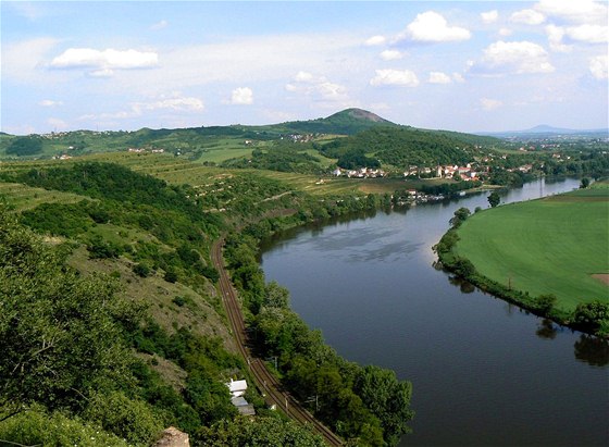 eské stedohoí, údolí Labe u Velkých ernosek