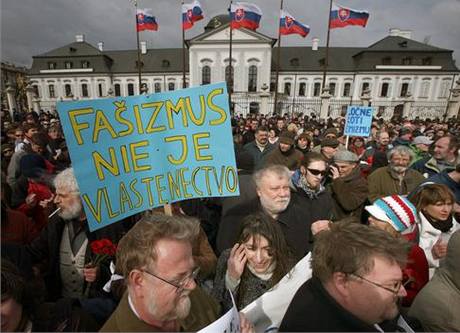 Demonstrace proti pochodu nacionalist Bratislavou. (14. bezna 2010)