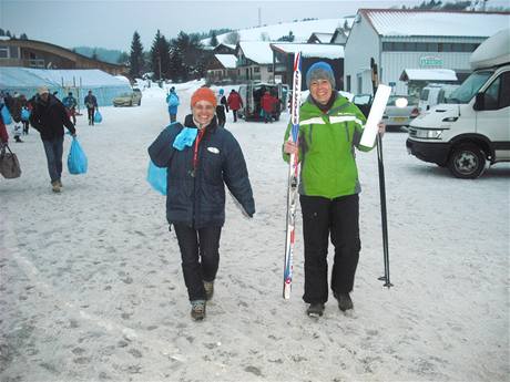 Barbora Nmcov (vpravo) v cli zvodu Transjurasienne pomh nst vci kamardce Jan