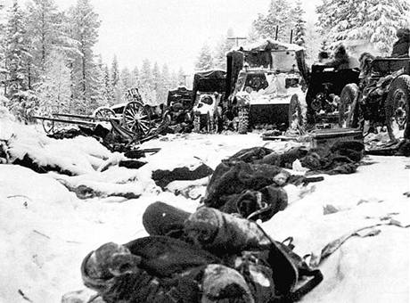 Typick obrzek Zimn vlky - umrzl sovtt vojci a oputn technika