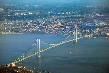 Most Akashi, v souasnosti nejdel visut most na svt - dlka 3 911 m