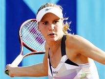 Tenistka Nicole Vaidiov pi turnaji na prask tvanici. (14. ervence 2009)