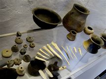 Nlezy z vykopvek v Koln jsou uloeny v Archeologickm stavu v Praze.
