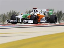 RYCHL JAKO BLESK Z INDIE. Nmec Sutil s vozem Force India vyhrl vodn trnink GP Bahrajnu.